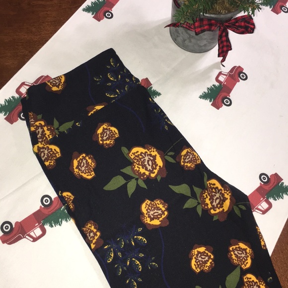 LuLaRoe Pants - 💥Price Firm💥BNWOT One Size Lularoe Leggings LuLaRoe Pants - 💥Price Firm💥BNWOT One Size Lularoe Leggings